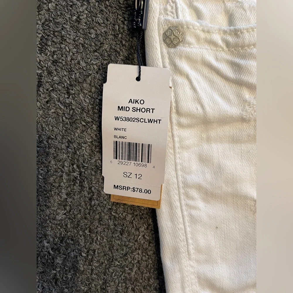 Aiko White Mid Short Distressed Jean Shorts. Mid Rise Silver Jeans Co. 12 NWT